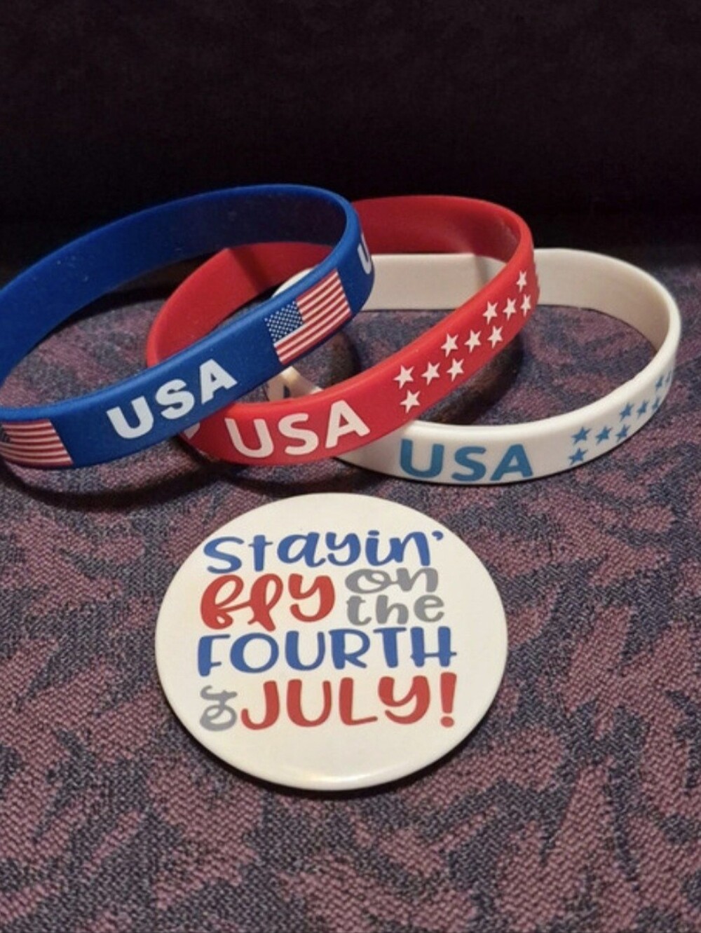 🙃6/$10 - 3 Patriotic Bracelets And 1 Pin